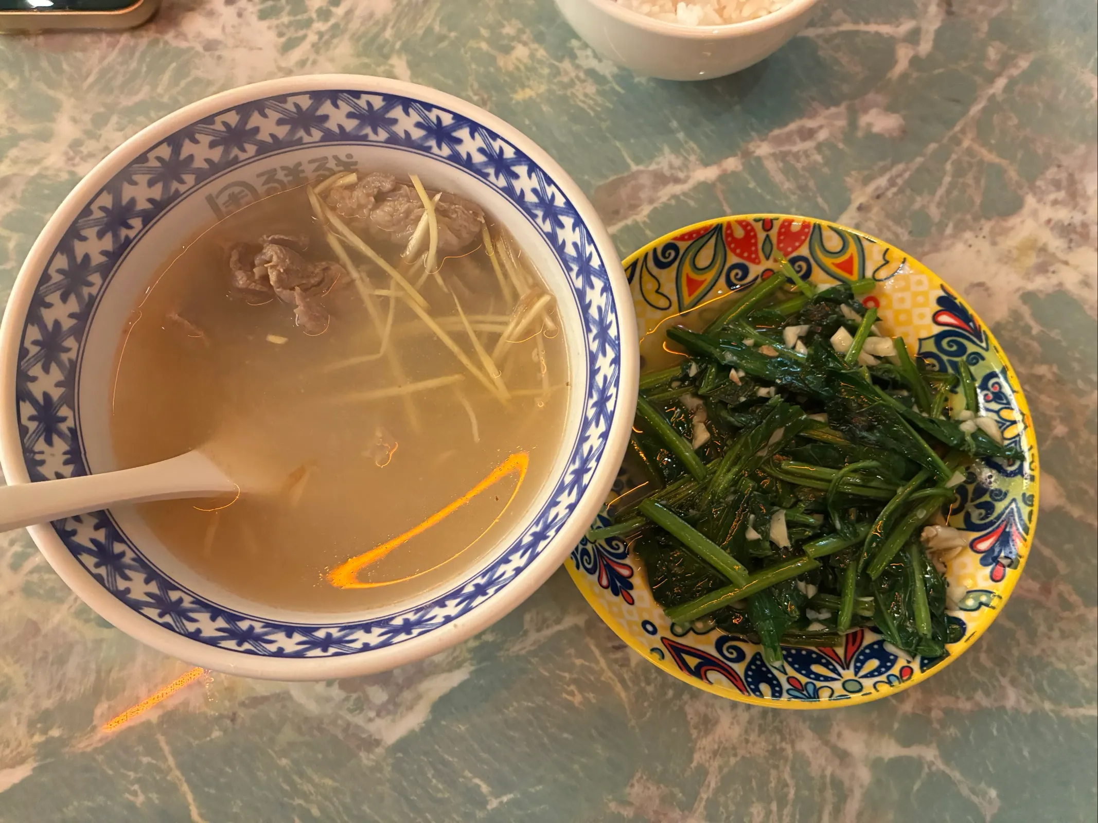 牛肉料理と空芯菜炒め