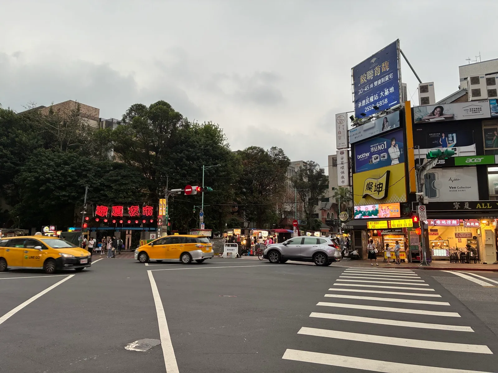 台北の市場の入り口