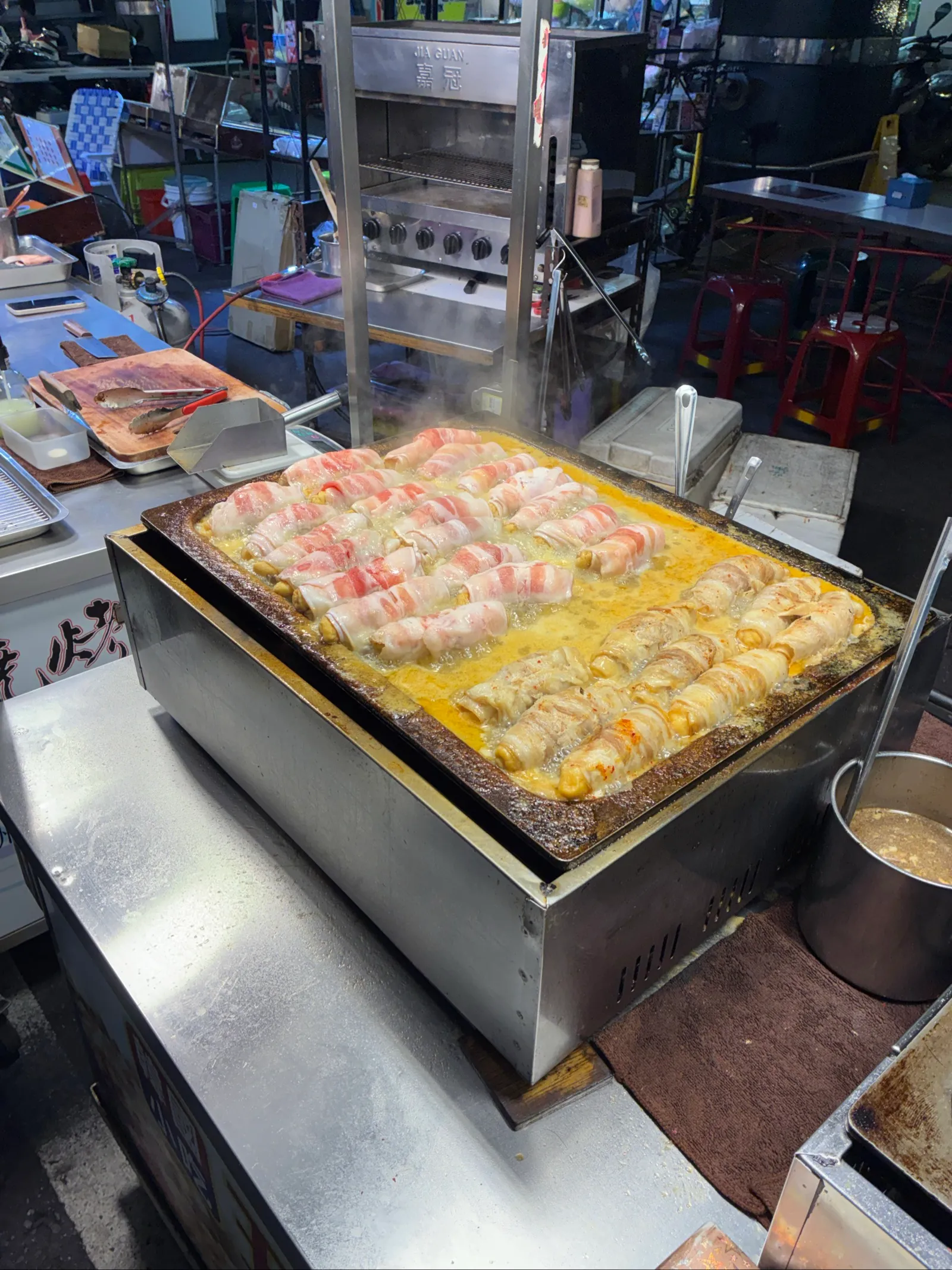 キムチや豚巻きなど韓国風の屋台料理