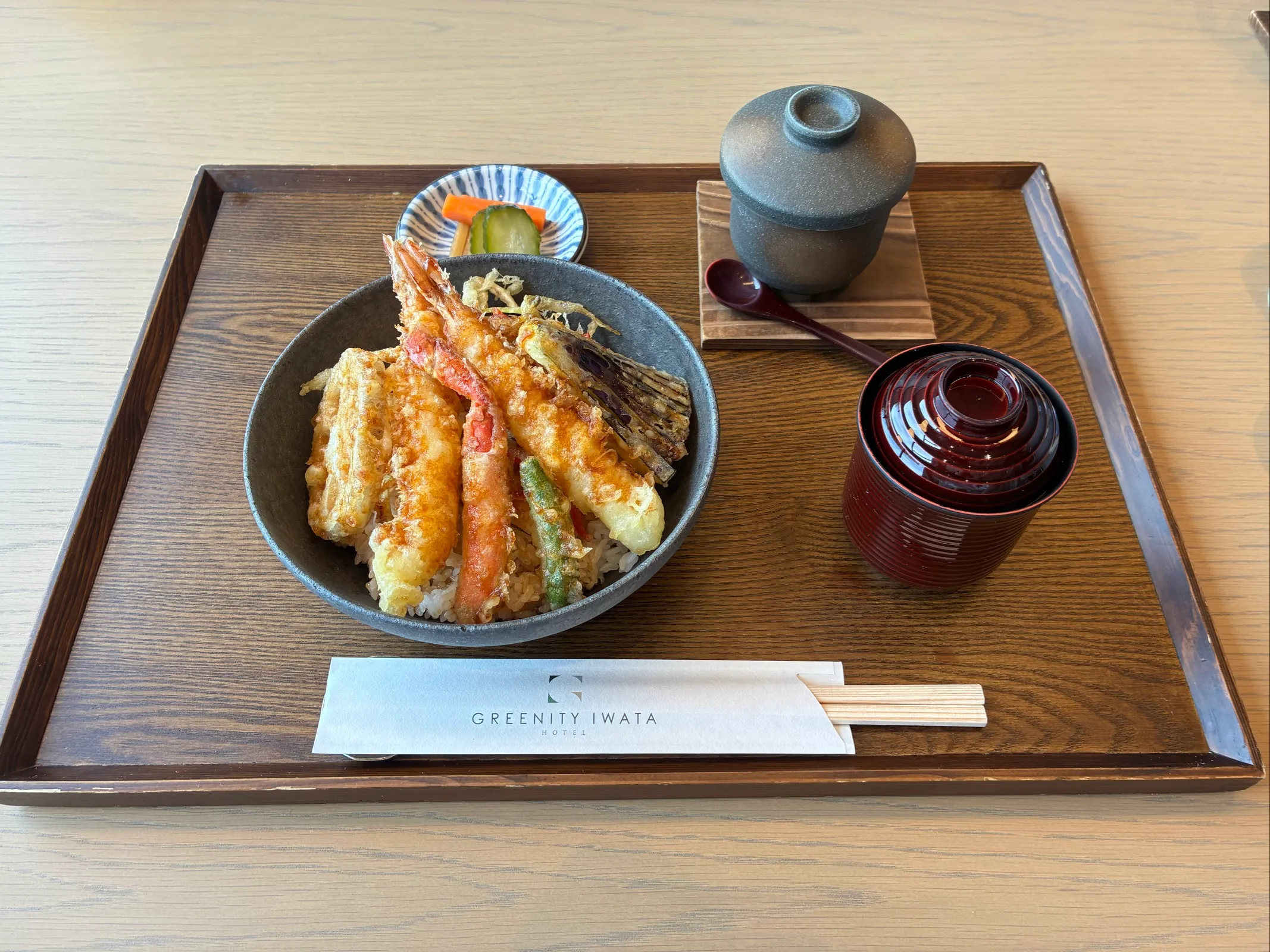 天丼と味噌汁・茶碗蒸しの和定食