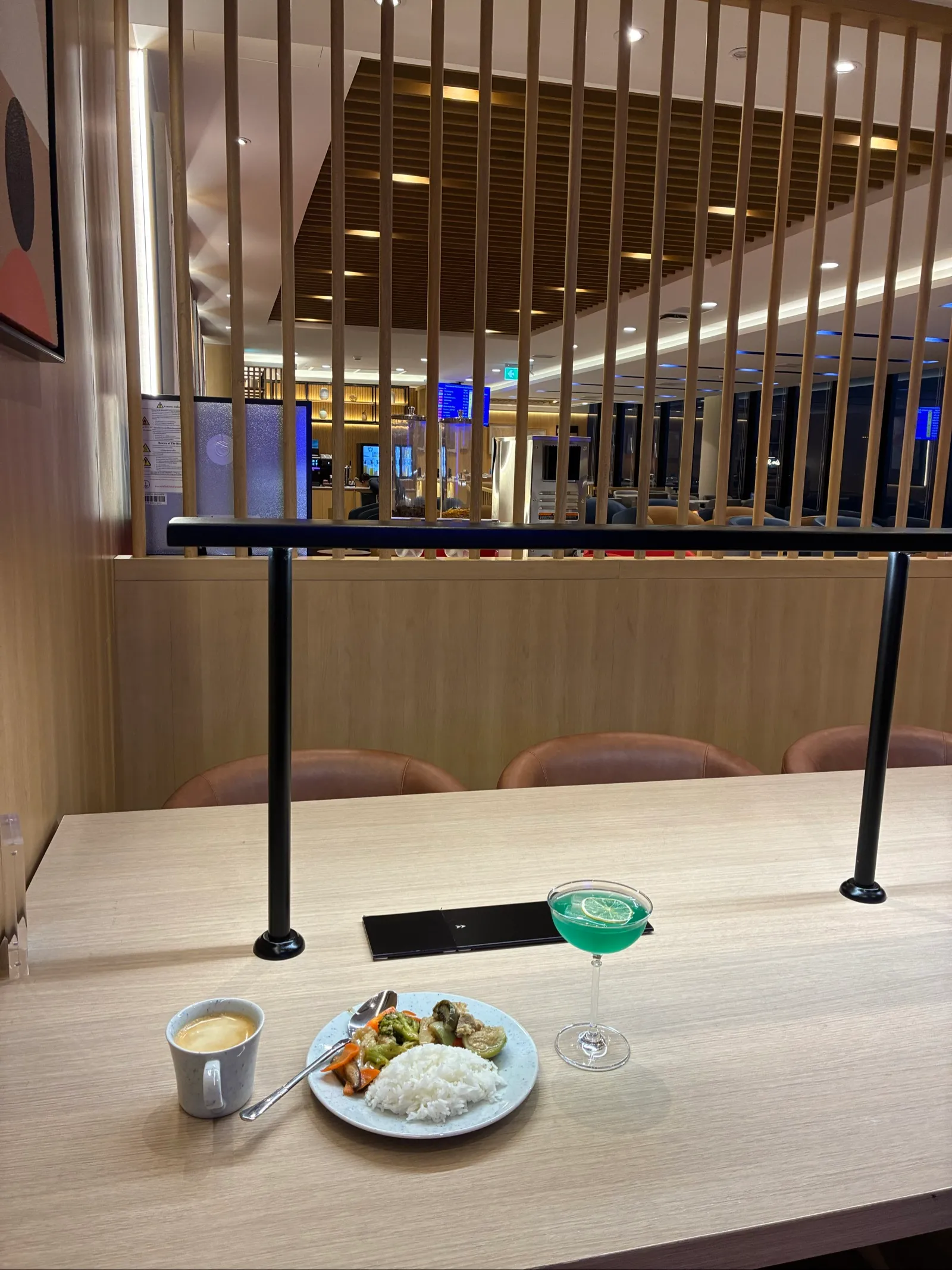 ご飯とモクテル、コーヒー