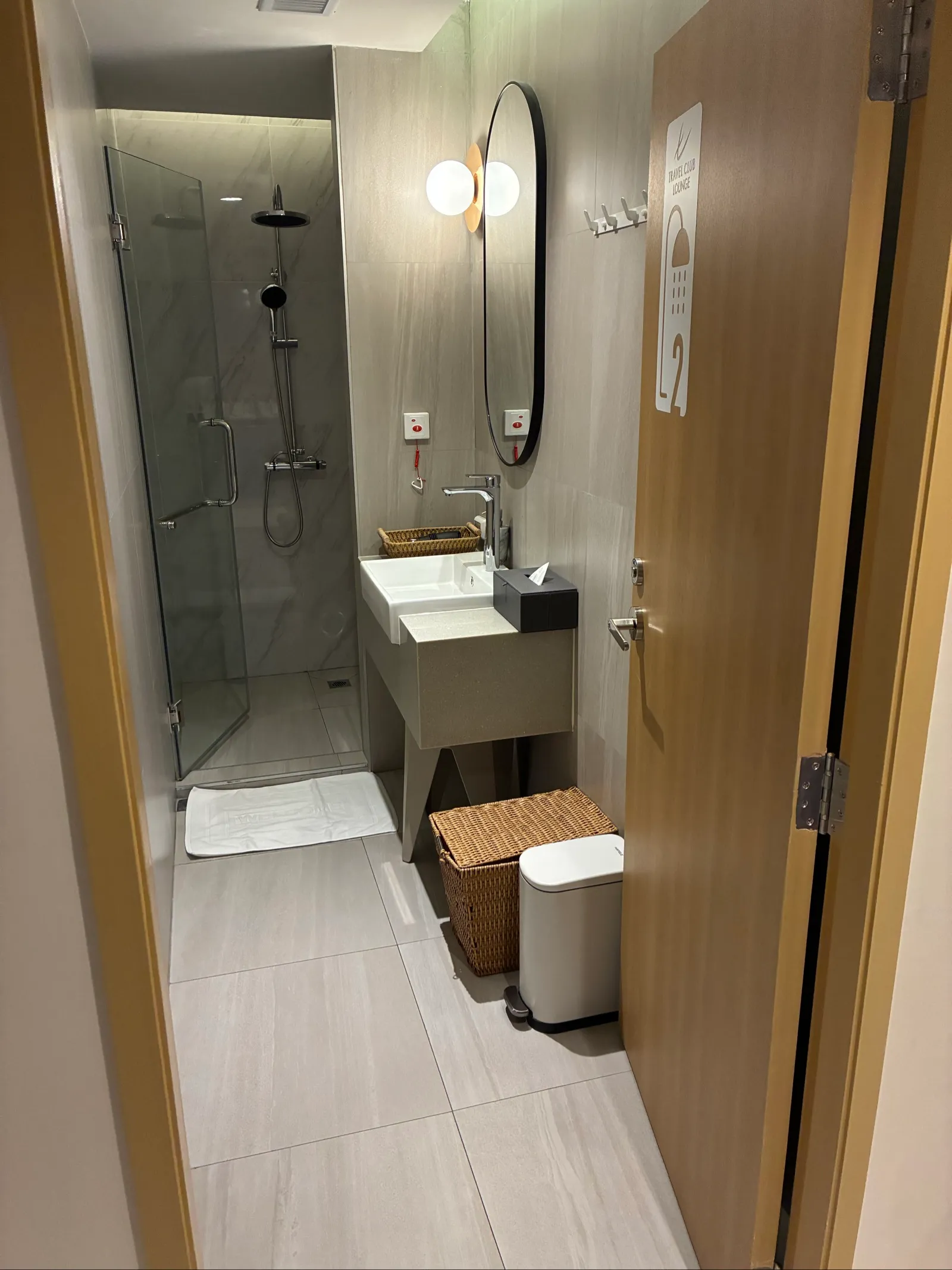 シャワー室の入り口